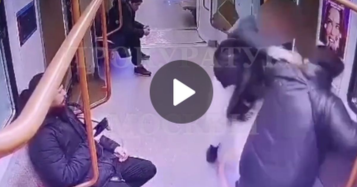 Фу, как некультурно: женская драка в московском метро попала на видео