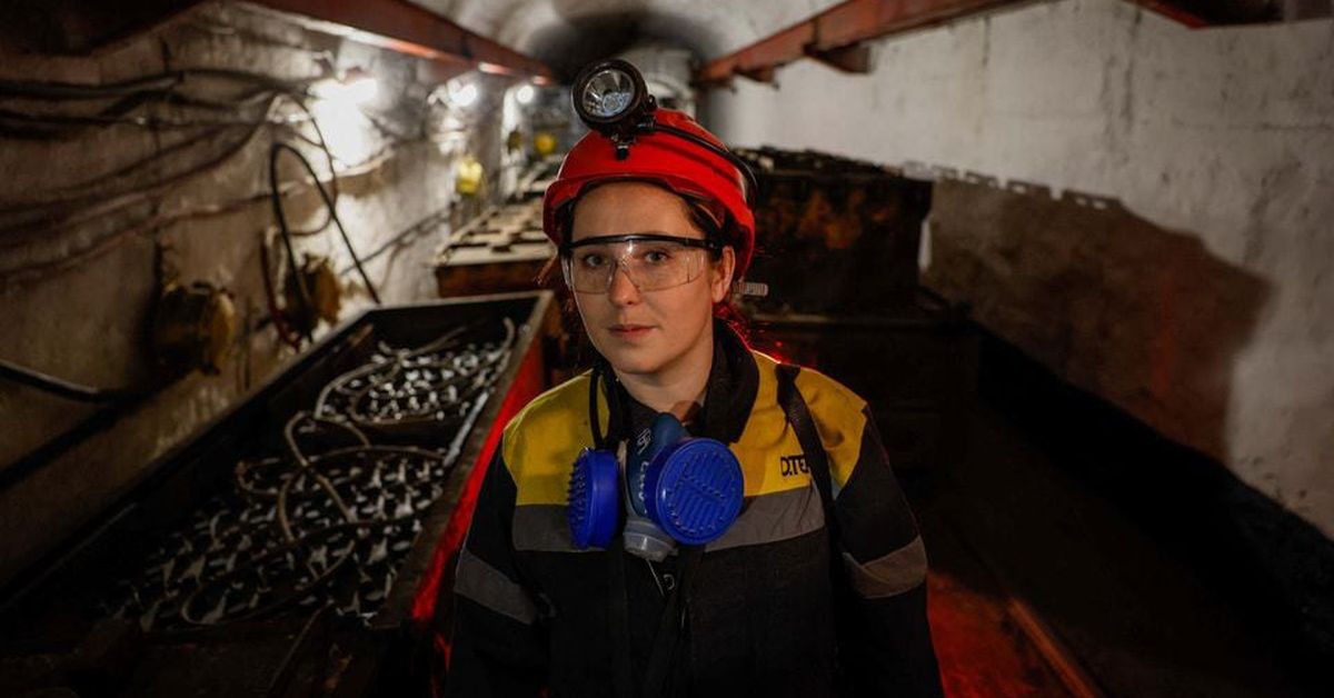 Украинские женщины спустились в шахты: мужики на фронте