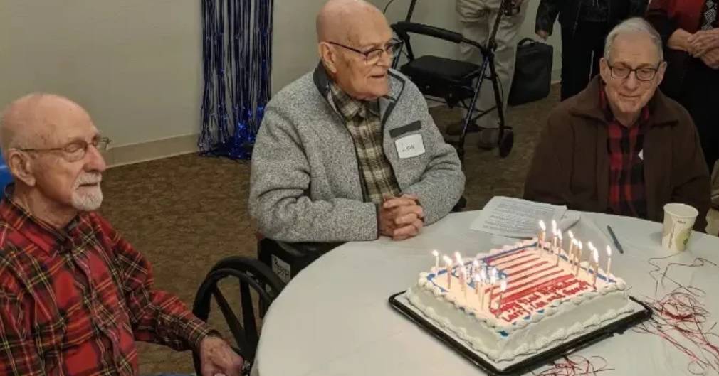 Старейшим в мире тройняшкам исполнилось 93 года